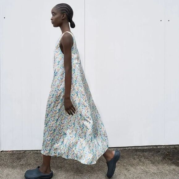 ZARA SATIN V-NECK STRAPPY FLORAL PRINTED FLOWY DRESS - Picture 2 of 7